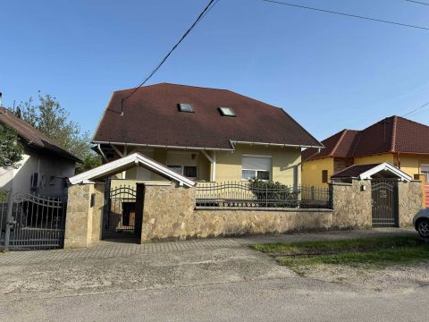 Eladó Ház 2440 Százhalombatta , Százhalombatta