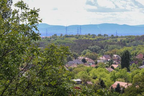 Eladó Ház 2146 Mogyoród , Örökpanorámás ház Berektetőn