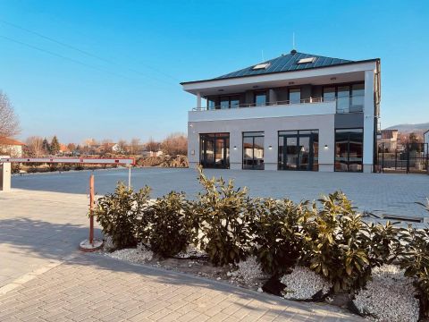 Kiadó Üzlethelyiség 2089 Telki Központi részen