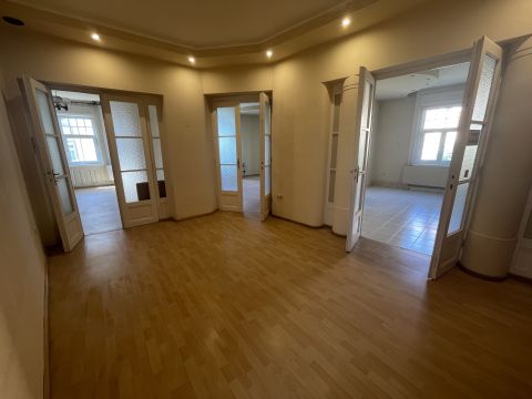 Eladó Lakás 9024 Győr , Városháza közelében