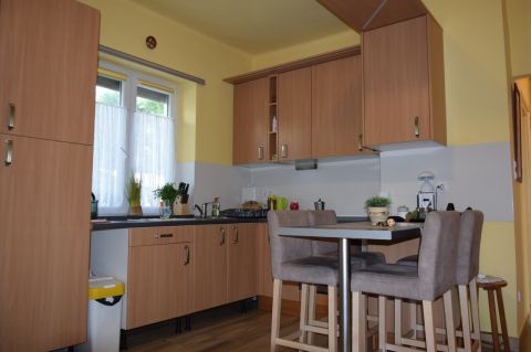 Eladó Ház 1118 Budapest 11. kerület , Sasadon csendes utcában felújított kertes házrész