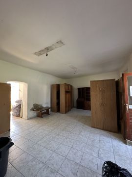 Kiadó Üzlethelyiség 7634 Pécs 