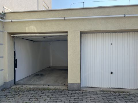 Eladó Parkoló 8200 Veszprém 