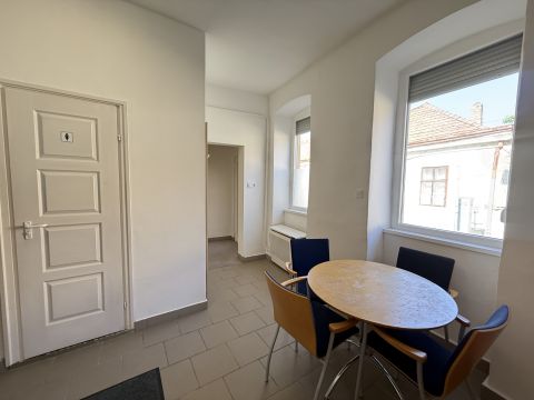 Eladó Lakás 7624 Pécs 