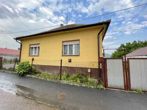 Eladó Ház 3063 Jobbágyi , Központhoz közeli, aszfaltozott, csendes utca