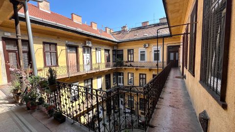 Eladó Lakás 1077 Budapest 7. kerület , Erzsébetvárosban, 73 m2-es, 2 lakássá bontható