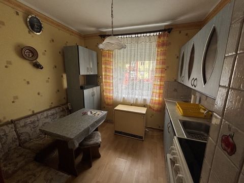 Eladó Lakás 9200 Mosonmagyaróvár , Hold utca környéke