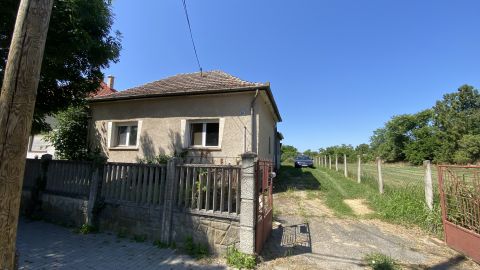 Eladó Ház 2321 Szigetbecse , Csendes, rendezett utcában a Duna közelében