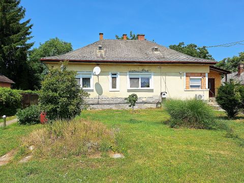 Eladó Ház 9011 Győr , 3 SZOBÁS CSALÁDI HÁZ, GARÁZZSAL, MELLÉKÉPÜLETTEL!