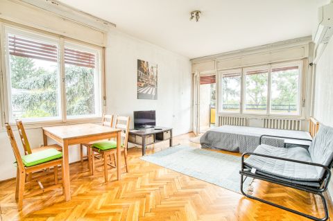 Eladó Lakás 1112 Budapest 11. kerület , Sasadi úton 2. emeleti loggiás lakás eladó