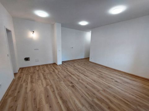 Eladó Lakás 9400 Sopron Széchenyi térhez közel eladó 58m2-es felújított lakás