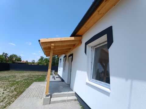 Eladó Ház 2740 Abony Abony Szelei út közelében modern tégla építésű ház eladó.