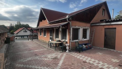 Eladó Ház 2400 Dunaújváros központban