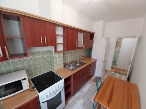 Kiadó Lakás 2800 Tatabánya Jó állapotú lakás hosszútávra kiadó Kertvárosban.