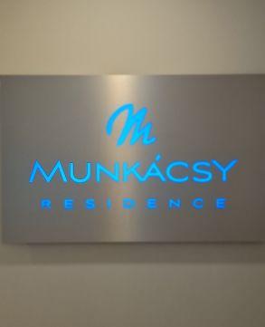 Kiadó Lakás 7621 Pécs , Széchenyi tér közeli hangulatos lakás légkondival!