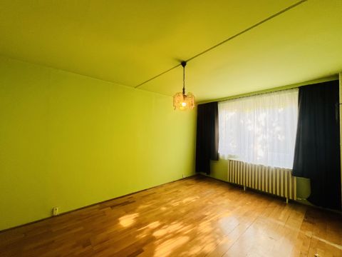 Eladó Lakás 8200 Veszprém , Stromfeld, 1.emelet, 35 m2, panel