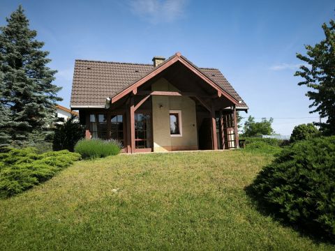 Eladó Ház 9081 Győrújbarát , KERTVÁROSI HÁZIKÓ PINCÉVEL, SZŐLŐSSEL ELADÓ!