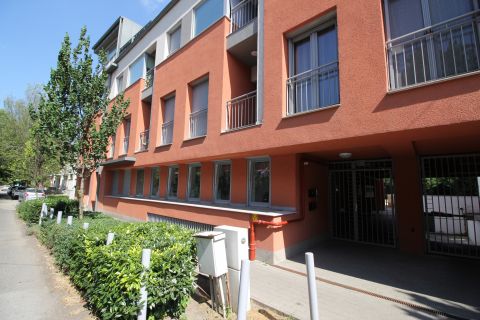 Kiadó Lakás 6000 Kecskemét , NAGY TERASZOS lakás a Belvárosban, garázzsal,tárolóval!