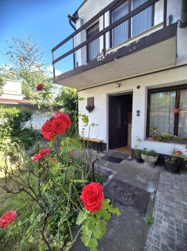 Eladó Ház 1039 Budapest 3. kerület , Csillaghegyen csendes mellékutcában eladó lakás + 111m2 kert