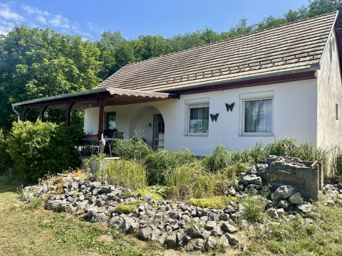 Eladó Ház 7226 Kurd , Erdő mellett, gyönyörű környezetben