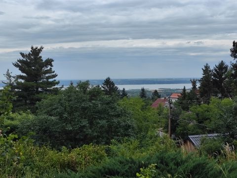 Eladó Ház 8096 Sukoró a hegytetőn, csodás panorámával