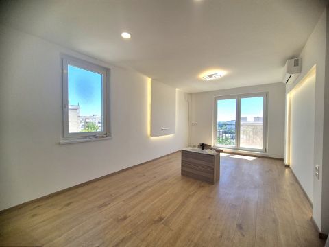 Eladó Lakás 1039 Budapest 3. kerület , Frissen felújított panorámás 1+2 félszobás lakás Eladó 3.ker