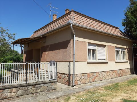 Eladó Ház 5121 Jászjákóhalma , Bölcsöde szomszédságában!