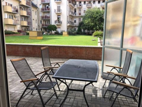 Eladó Lakás 1094 Budapest 9. kerület ZÖLD KERTE NÉZŐ NAGY TERASZOS LAKÁS ELADÓ!
