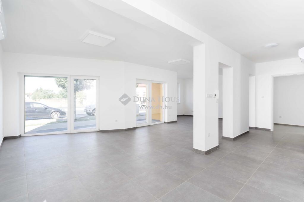 9300 Csorna — 1/5