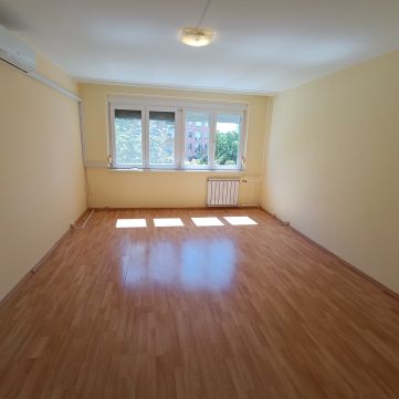 Kiadó Lakás 6000 Kecskemét , Kecskemét Szimferopol téri 3 emeleti lakás kiadó