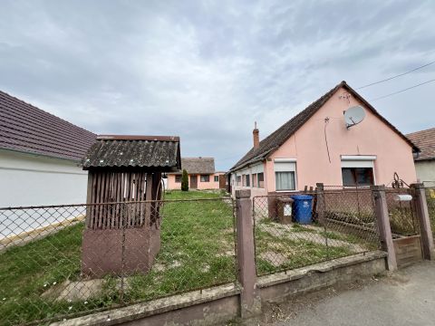 Eladó Ház 7775 Magyarbóly , Magyarbóly Jókai Mór utca