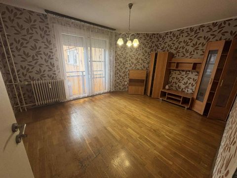 Kiadó Lakás 9300 Csorna , Szent István tér környéke 