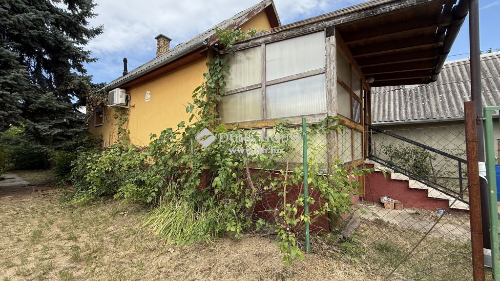 2241 Sülysáp , Zártkerti, tégla építésű ingatlan Sülysápon — 1/10