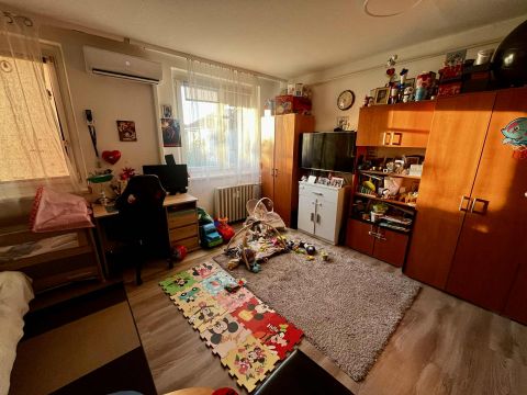 Eladó Lakás 6000 Kecskemét KLAUZÁL GÁBOR TÉREN két szobás, zárt udvaros lakás eladó!