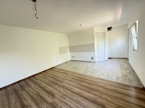 Eladó Lakás 1212 Budapest 21. kerület Felújított garzon, udvarkapcsolattal