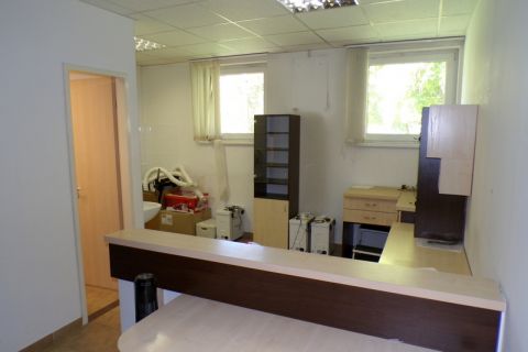 Kiadó Üzlethelyiség 4400 Nyíregyháza , Nyíregyháza, Kórház közelében.