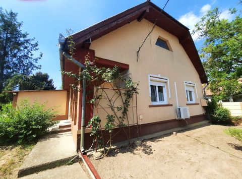 Eladó Ház 2724 Újlengyel , Családi ház nagy telekkel és beépíthető tetőtérrel