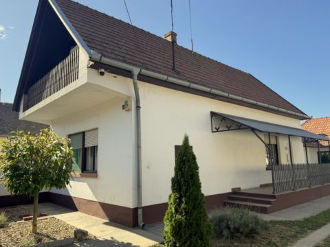 Eladó Ház 5650 Mezőberény , Zöldövezetben, kulturált utcában.