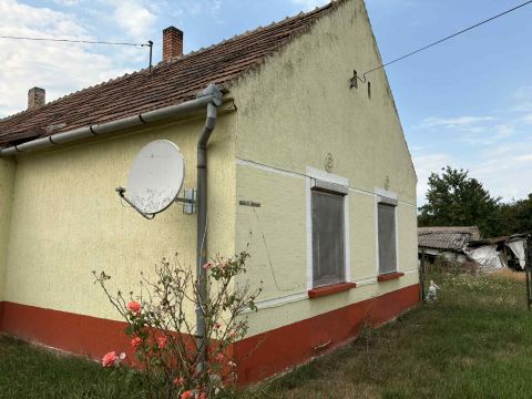 Eladó Ház 9182 Károlyháza , Vasútisor 