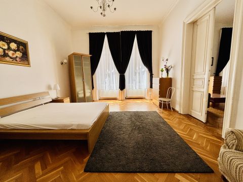 Kiadó Lakás 1088 Budapest 8. kerület KÜLÖN BEJÁRATÚ KÉT SZOBÁS LAKÁS