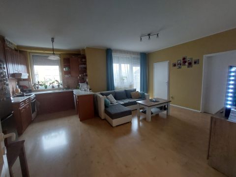 Kiadó Lakás 6000 Kecskemét , erkélyes 2 szobás lakás kiadó 