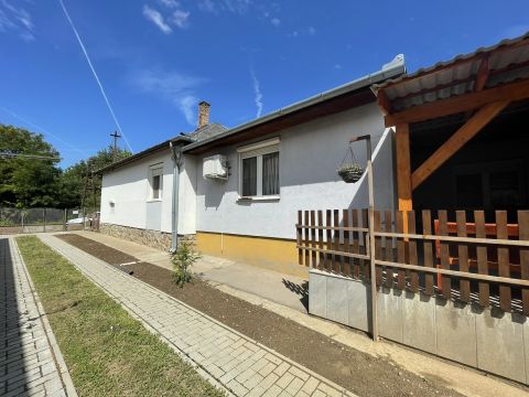 Eladó Ház 7150 Bonyhád , Központhoz közel, csendes utcában
