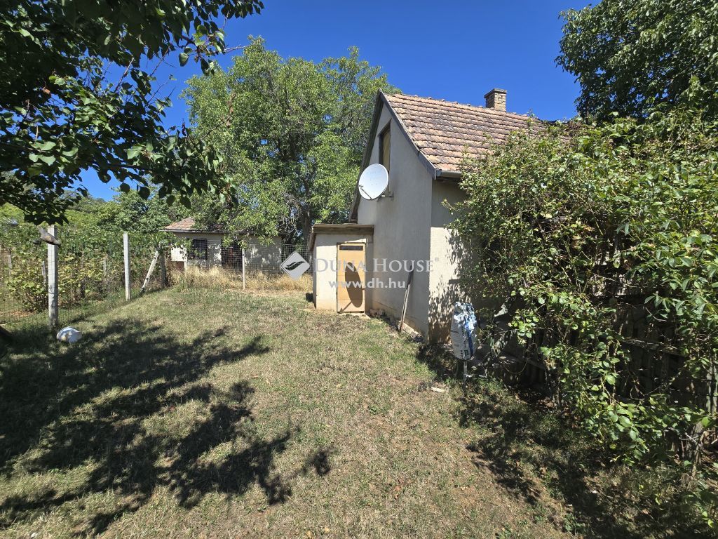 8081 Zámoly , csendes, nyugodt helyen kis házikó — 1/19
