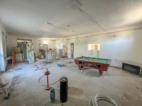 Eladó Üzlethelyiség 1204 Budapest 20. kerület , Felújítandó üzlethelyiség az Eperjes utcai lakótelepen
