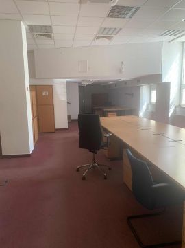 Kiadó Üzlethelyiség 7100 Szekszárd Szekszárd központ