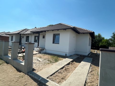 Eladó Ház 2730 Albertirsa Vasútállomáshoz közel