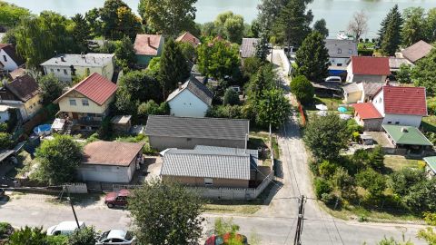 Eladó Ház 2336 Dunavarsány Dunavarsányba stég használattal, eladó egy nagyon jó kivitelezésű ház.