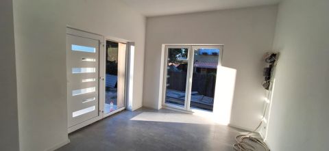 Eladó Ház 1152 Budapest 15. kerület , Eladó FELÚJÍTOTT 225 nm-es két generációs családi ház!