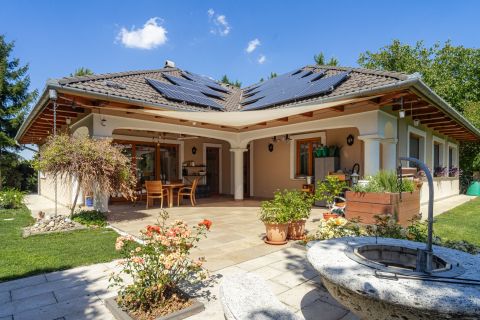 Eladó Ház 2051 Biatorbágy , Exkluzív,modern,energiatakarékos otthon a Biai-tó közelében!