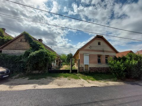 Eladó Ház 7082 Kisszékely Felújítandó paraszt ház csodás panorámával